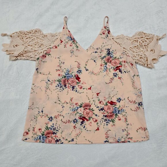 SheIn ✦ Floral Lace Cold Shoulder Top ✦ Light Pink Boho Bloom NWOT S (Fits M/L) - Picture 2 of 9